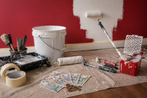 Peníze a malířské potřeby vedle sebe symbolizují, co všechno se promítá do ceny malířských prací – od materiálu až po odvedenou práci.